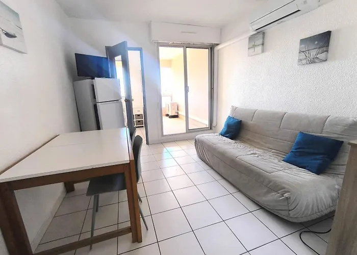 023 Deux Pieces Avec Parking, Centre Port *